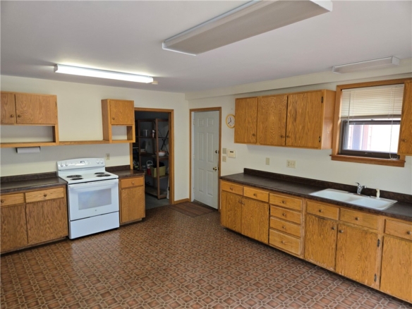 Residentialhouse for sale picture with an address of  19260 67th Avenue in Chippewa Falls and a list price of 279900