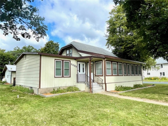 Residentialhouse for sale picture with an address of  2003 Broadway Street in Menomonie and a list price of 274900
