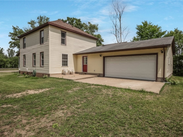 Residentialhouse for sale picture with an address of  204 Main Avenue in Wheeler and a list price of 281000