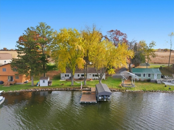 Residentialhouse for sale picture with an address of  2063 Bystrom Lane in Luck and a list price of 425000