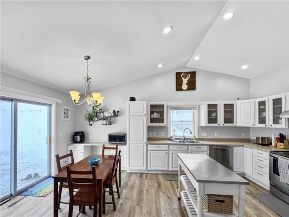 Residentialhouse for sale picture with an address of  2108 Vienna Terrace in Eau Claire and a list price of 389900