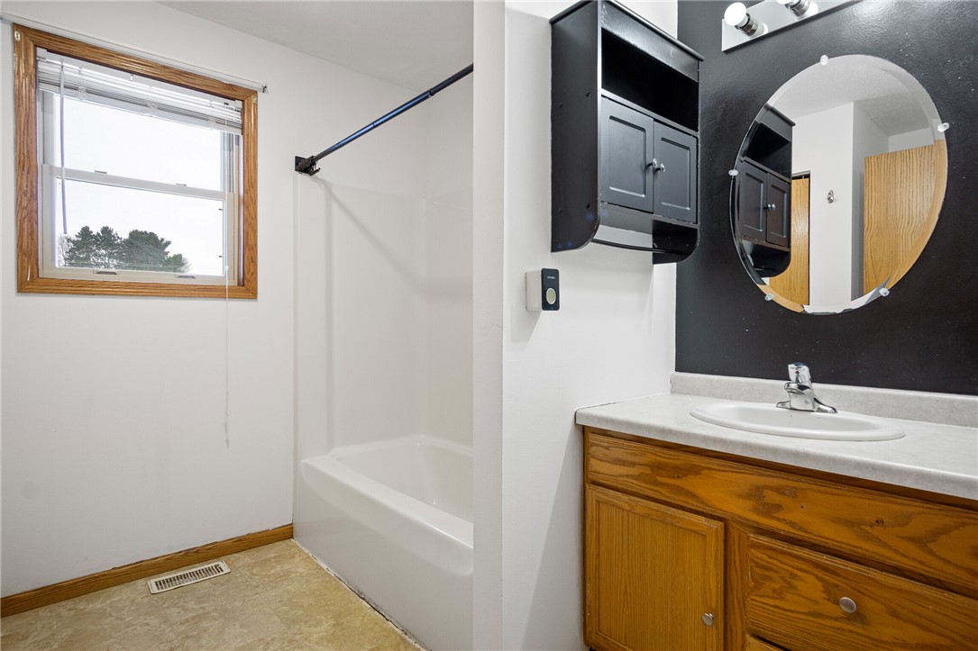 2210-26th-Bloomer-WI-54724-5