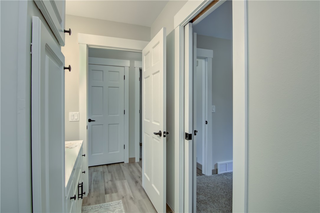 2231-Meadow-Eau-Claire-WI-54701-3