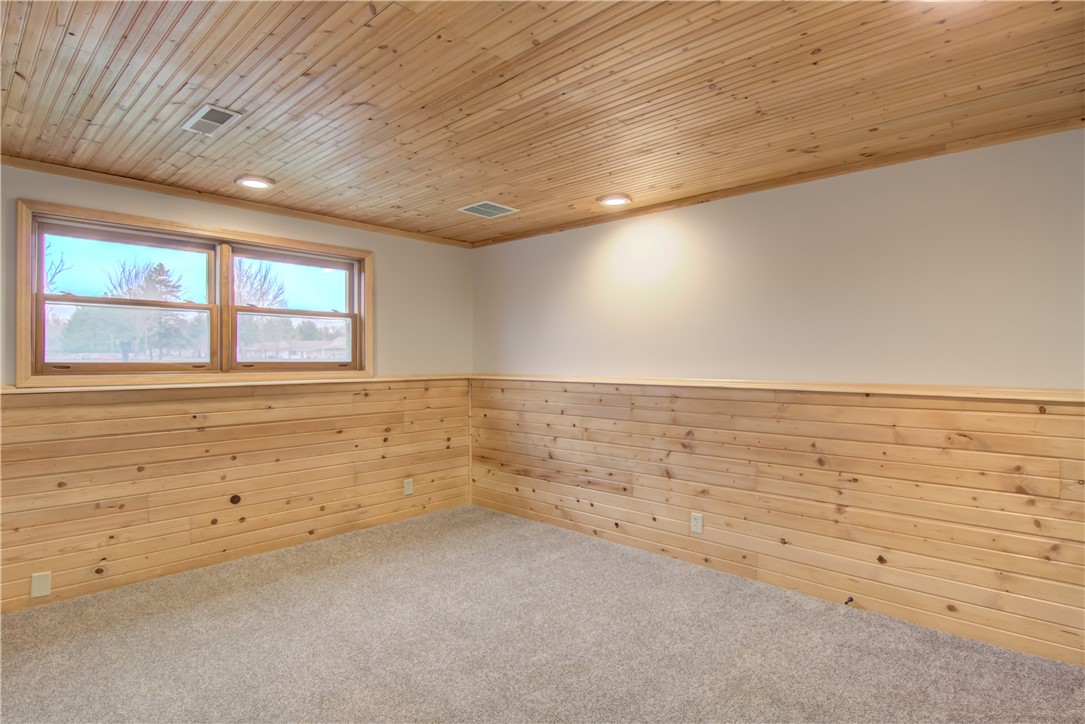 2231-Meadow-Eau-Claire-WI-54701-4