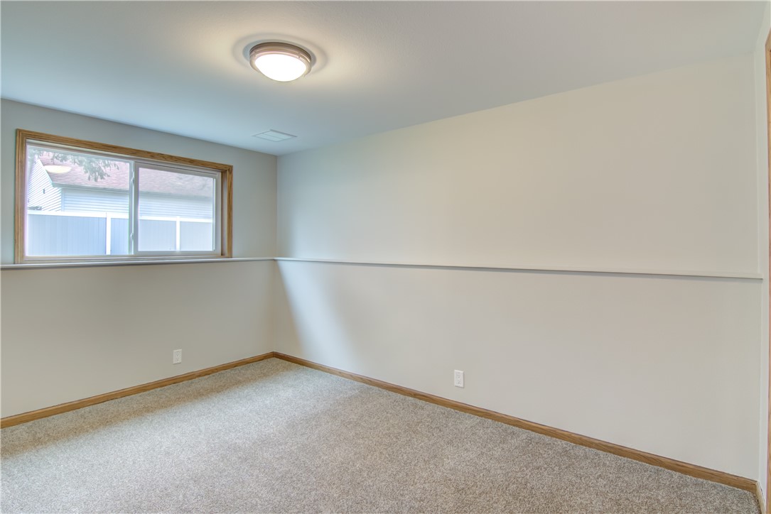 2231-Meadow-Eau-Claire-WI-54701-5