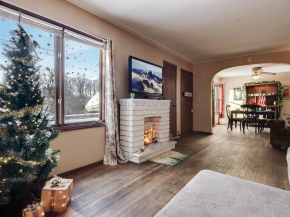 Residentialhouse for sale picture with an address of  224 Arthur Avenue in Bruce and a list price of 117900