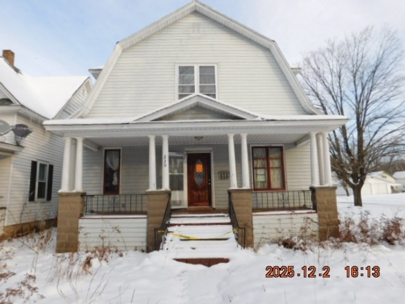 Residentialhouse for sale picture with an address of  230 Main Street in Elmwood and a list price of 180000