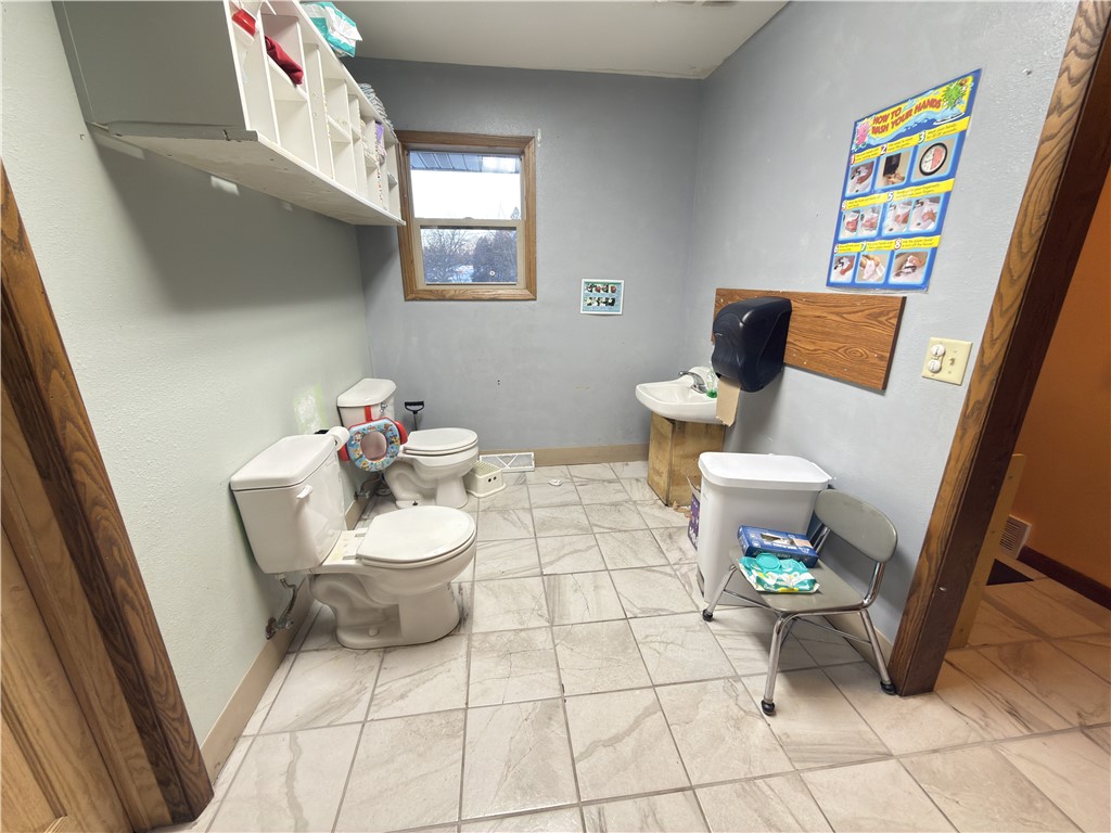 2328 N Hillcrest Parkway Altoona WI 54720 — photo 40