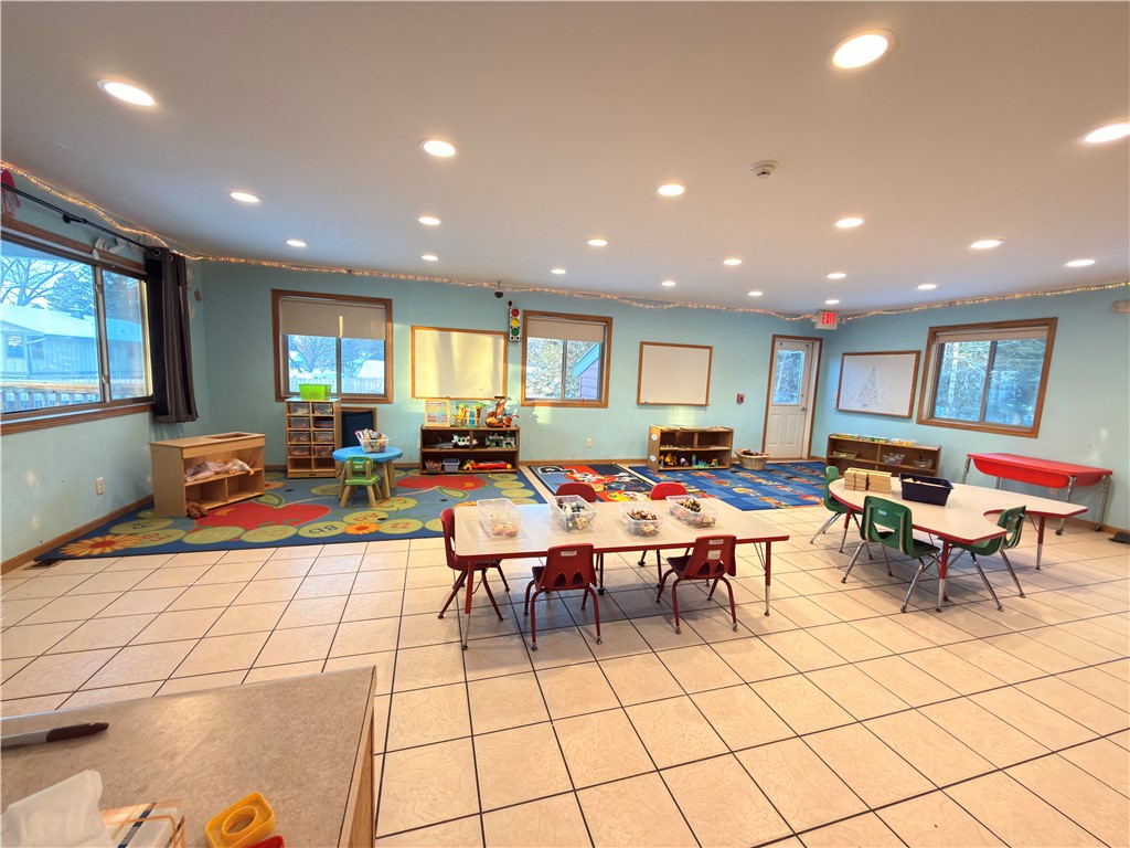 2328 N Hillcrest Parkway Altoona WI 54720 — photo 8