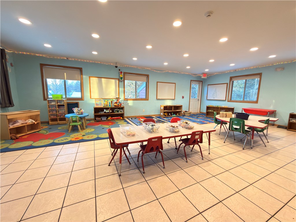 2328 N Hillcrest Parkway Altoona WI 54720 — photo 9