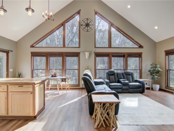 Residentialhouse for sale picture with an address of  2543 87th Street in Eau Claire and a list price of 375000