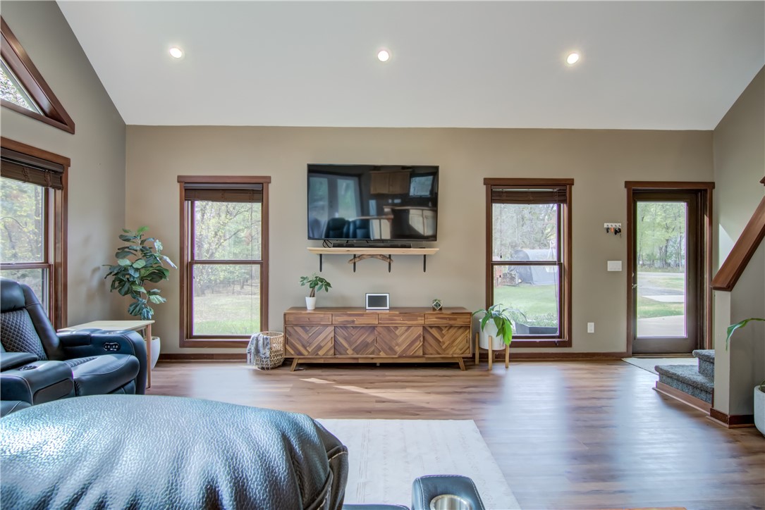 2543-87th-Eau-Claire-WI-54703-4