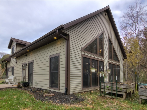 Residentialhouse for sale picture with an address of  2543 87th Street in Eau Claire and a list price of 375000