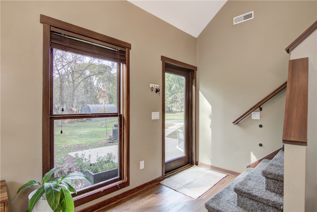 2543-87th-Eau-Claire-WI-54703-6