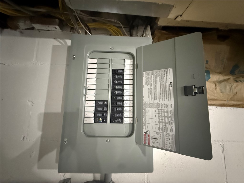 2607-Crescent-Eau-Claire-WI-54703-6