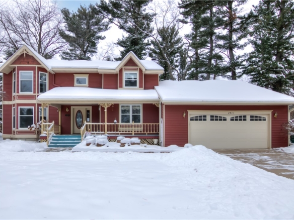 Residentialhouse for sale picture with an address of  2915 Plum Tree Circle in Menomonie and a list price of 590000