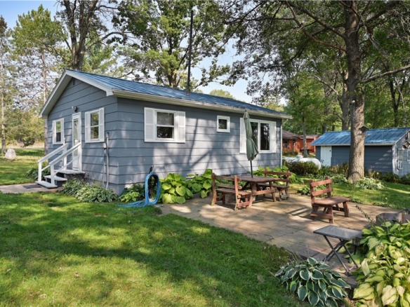 Residentialhouse for sale picture with an address of  2942 Jesse Road in Sarona and a list price of 279900