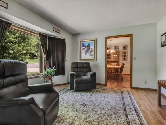 Residentialhouse for sale picture with an address of  302 Summit Court in Chippewa Falls and a list price of 399900