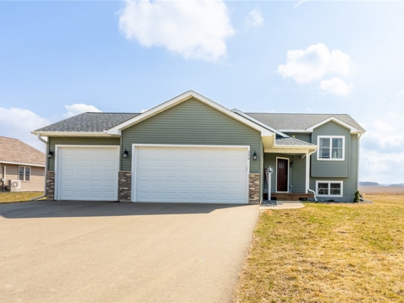 Residentialhouse for sale picture with an address of  306 Dunn Street in Colfax and a list price of 335000