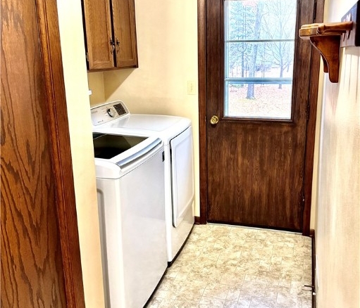 Residentialhouse for sale picture with an address of  312 Woodside Drive in Cornell and a list price of 250000