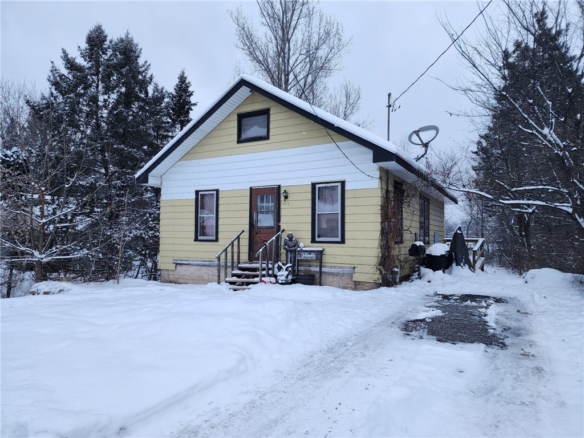 Residentialhouse for sale picture with an address of  313 SABIN AVE W  in Ladysmith and a list price of 159900