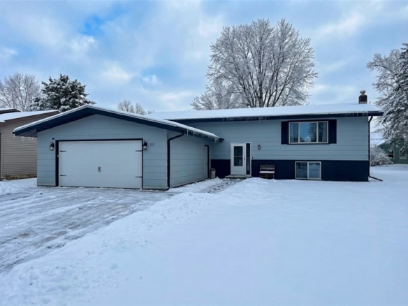 Residentialhouse for sale picture with an address of  317 4th Street in Cameron and a list price of 289900