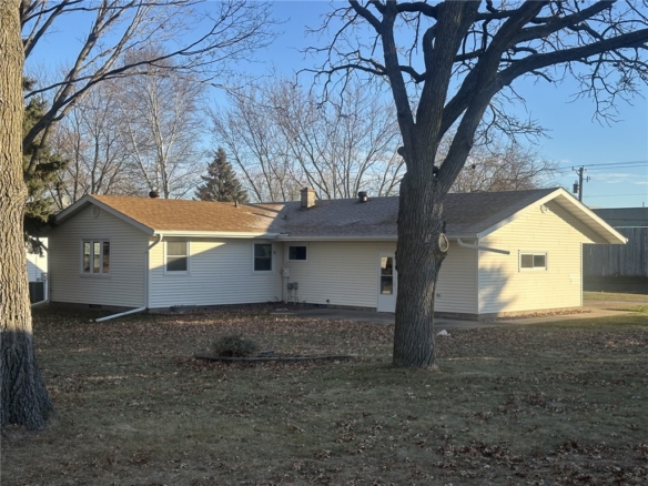 Residentialhouse for sale picture with an address of  3230 Preston Road in Eau Claire and a list price of 325000