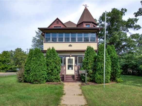 Residentialhouse for sale picture with an address of  324 Coleman Street in Chippewa Falls and a list price of 280000