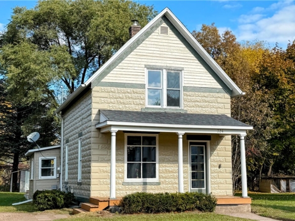 Residentialhouse for sale picture with an address of  324 Mead Street in Eau Claire and a list price of 250000