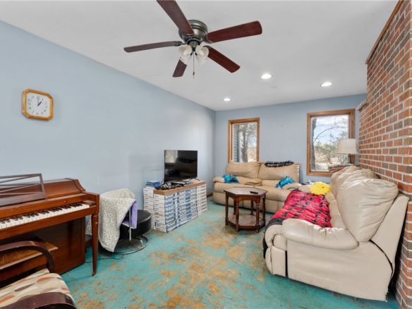 Residentialhouse for sale picture with an address of  3244 Fern Court in Eau Claire and a list price of 289900