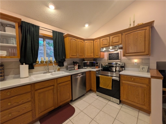 Residentialhouse for sale picture with an address of  3521 Leslie Lane in Eau Claire and a list price of 415000