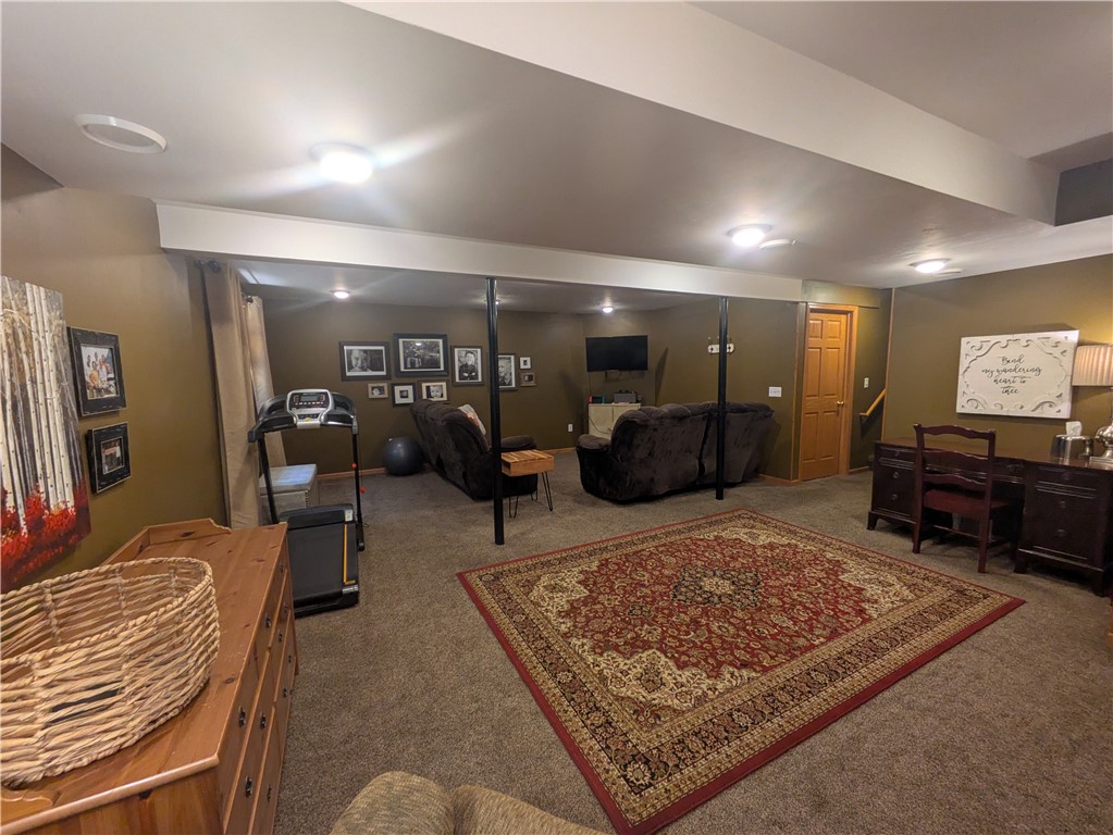 3521-Leslie-Eau-Claire-WI-54703-9