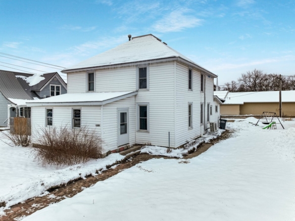 Residentialhouse for sale picture with an address of  36180 Main Street in Whitehall and a list price of 189900