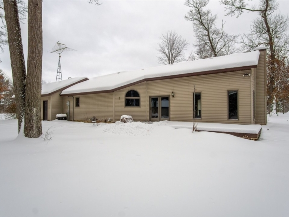 Residentialhouse for sale picture with an address of  3958 455th Street in Menomonie and a list price of 319000