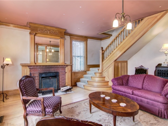 Residentialhouse for sale picture with an address of  435 Jefferson Street in Eau Claire and a list price of 495000