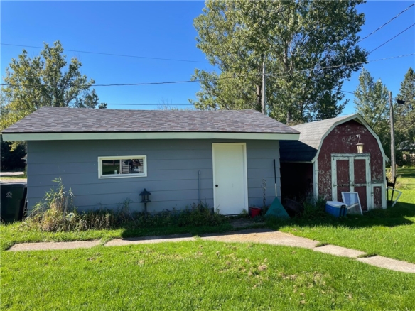 Residentialhouse for sale picture with an address of  484 8th Avenue in Park Falls and a list price of 75900