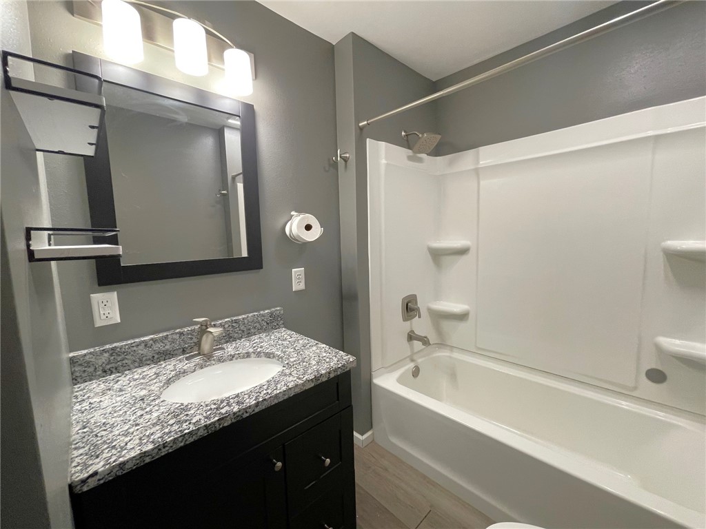 4927-Jeffers-Eau-Claire-WI-54703-1