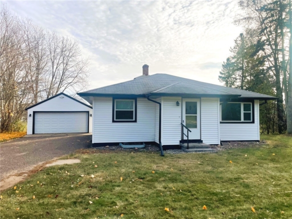 Residentialhouse for sale picture with an address of  4927 Jeffers Road in Eau Claire and a list price of 259990