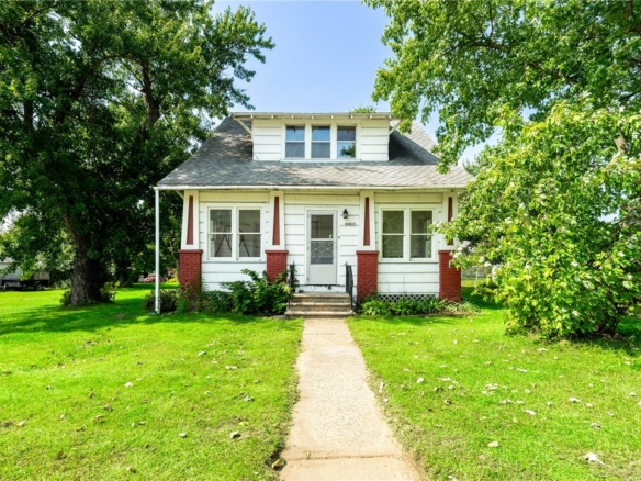 Residentialhouse for sale picture with an address of  50837 Francis Street in Osseo and a list price of 170000