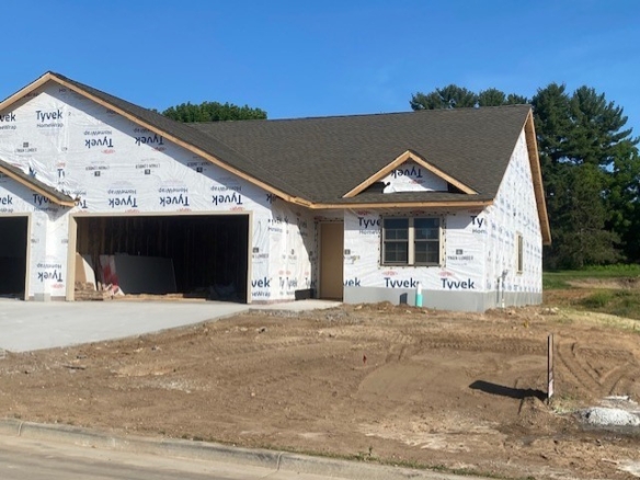 Residentialhouse for sale picture with an address of  5121 Maple Leaf Path in Eau Claire and a list price of 397900