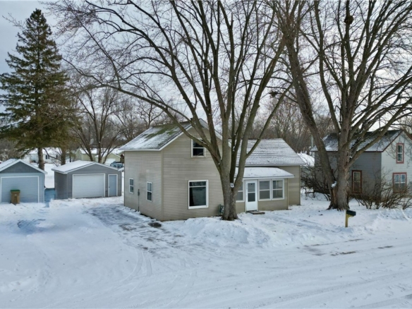 Residentialhouse for sale picture with an address of  515 Chippewa Street in Chippewa Falls and a list price of 224900