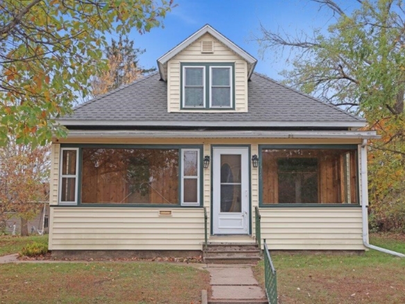 Residentialhouse for sale picture with an address of  516 Lake Avenue in Ladysmith and a list price of 124900