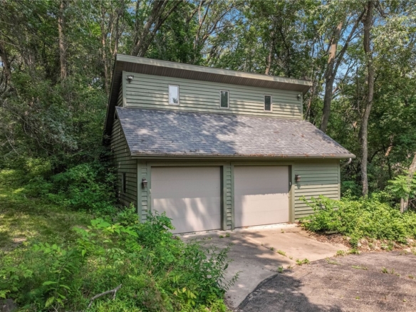 Residentialhouse for sale picture with an address of  5163 Shellamie Drive in Eau Claire and a list price of 699900