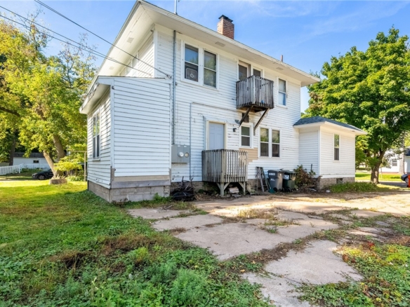 Residentialhouse for sale picture with an address of  521 2nd Avenue in Eau Claire and a list price of 240000