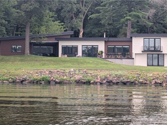 Residentialhouse for sale picture with an address of  5839 North Shore Drive in Eau Claire and a list price of 1990000