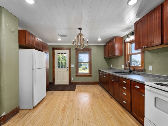 Residentialhouse for sale picture with an address of  693 Main Street in Mondovi and a list price of 140000