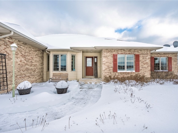 Residentialhouse for sale picture with an address of  6945 72nd Street in Chippewa Falls and a list price of 629900