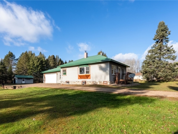 Residentialhouse for sale picture with an address of  7015 North 4th St  in Loretta and a list price of 179000
