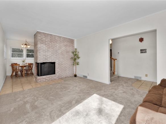 Residentialhouse for sale picture with an address of  731 Robert Road in Durand and a list price of 232500