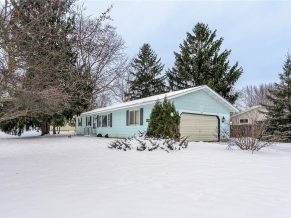 Residentialhouse for sale picture with an address of  738 Lynn Street in Chippewa Falls and a list price of 199900
